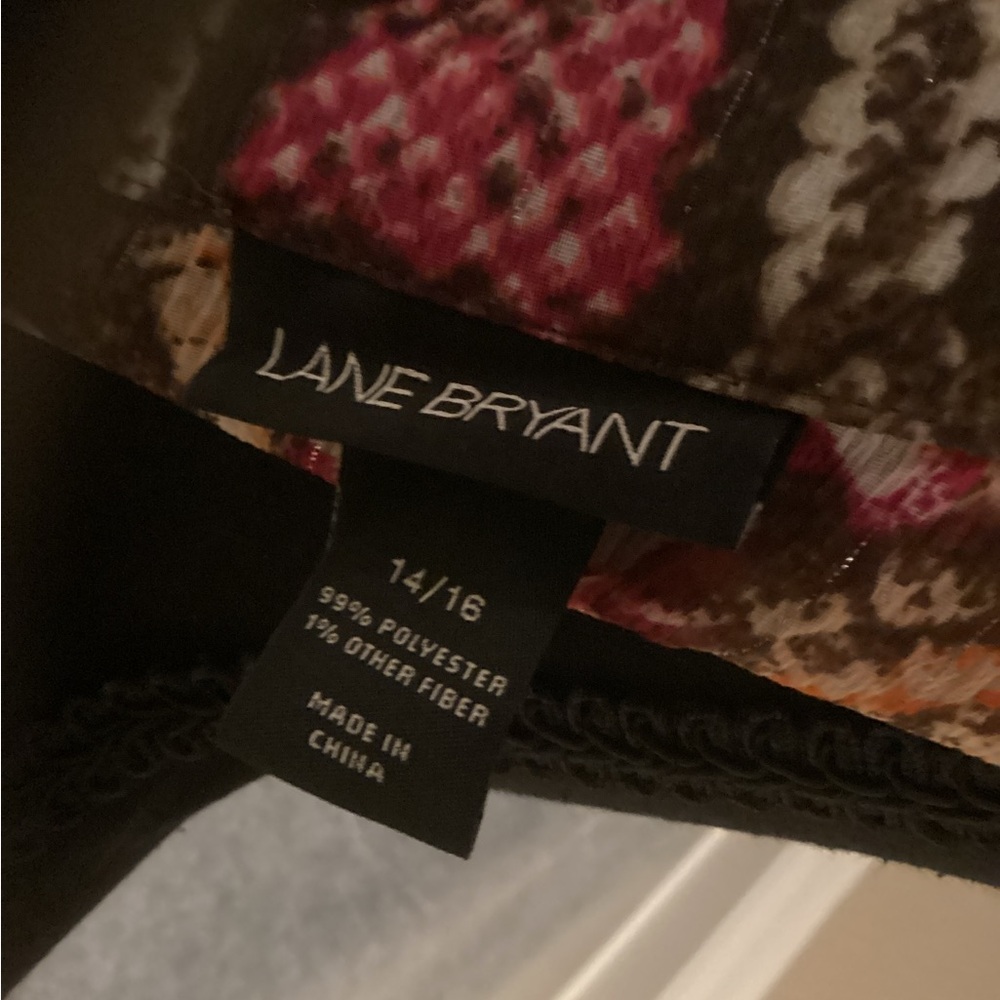 Lane Bryant Brown and Red Patterned Blouse. (C8) - Picture 2 of 6